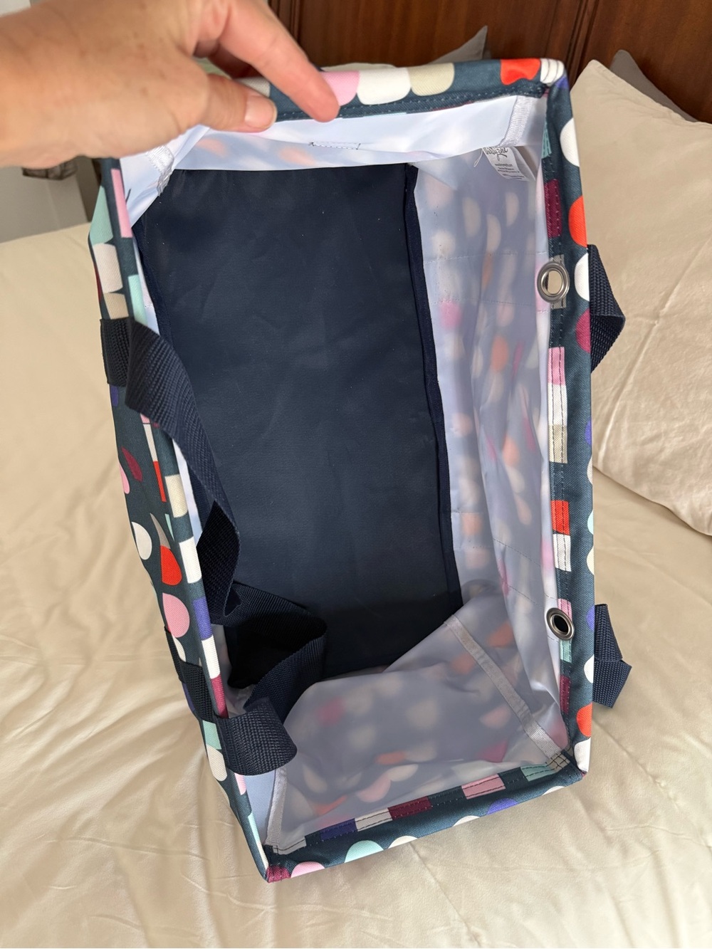 Thirty-One Medium Utility Tote - Gumdrop
Spots - Picture 5 of 6